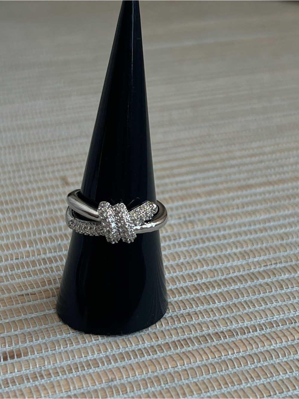 Adjustable Pavé center Knot with plain band Ring